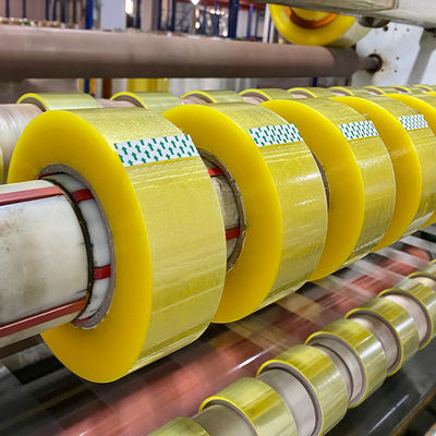 ওয়াটারপ্রুফ শিপিং কার্টন প্যাকিংয়ের জন্য শক্তিশালী আঠালো টেপ ব্যবহার